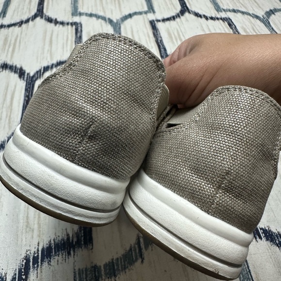 Clarks Women’s Size 8 Taupe Canvas Slip-On Shoes | Comfort Casual Sneakers - Picture 4 of 7